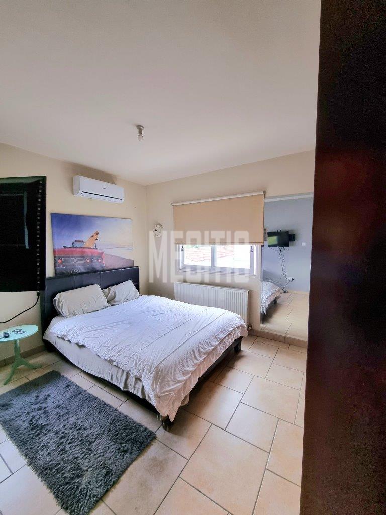 Modern 1 bedroom Apartment for sale in Latsia.
In a cul-de-sac, furnished and electrical appliances. With 2 covered parking spaces. #39156-5
