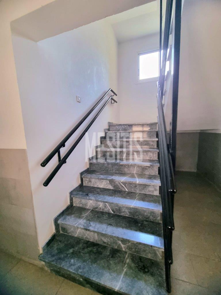 Modern 1 bedroom Apartment for sale in Latsia.
In a cul-de-sac, furnished and electrical appliances. With 2 covered parking spaces. #39156-14